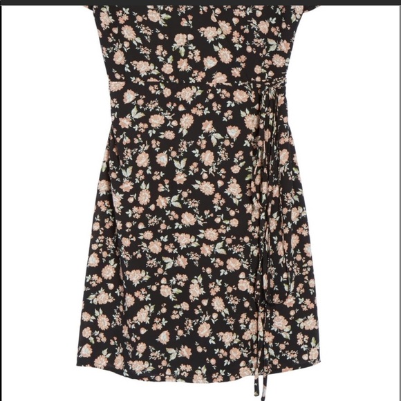 Bardot NWT Floral Wrap Dress - Picture 7 of 7